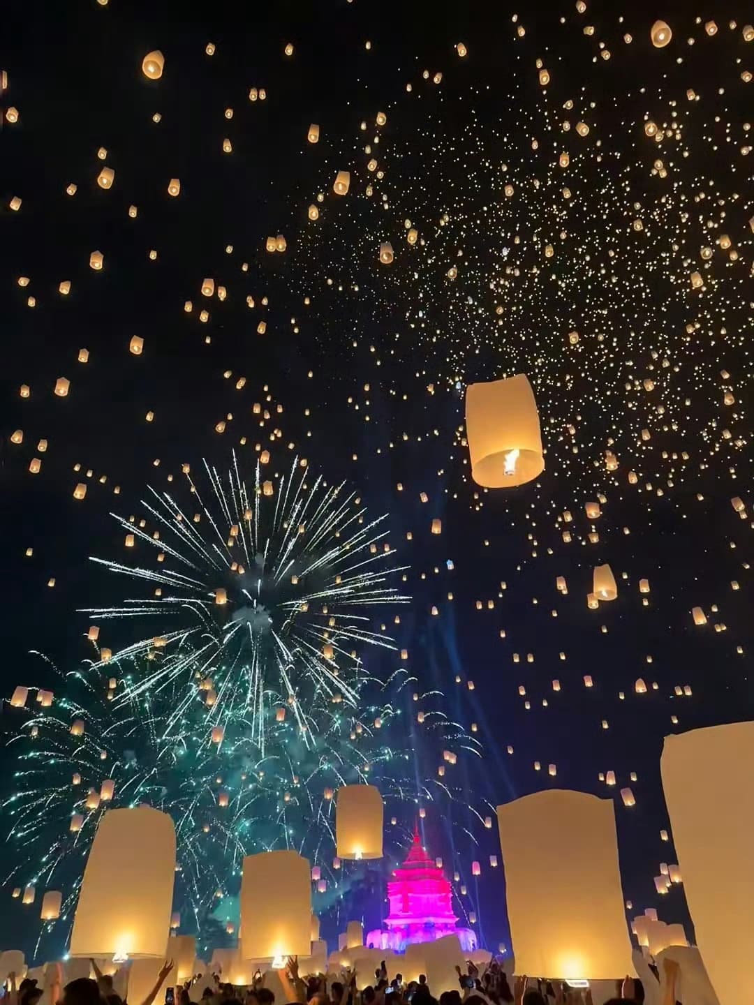 在清迈夜空放孔明灯的瞬间,我哭得像条狗…封面图