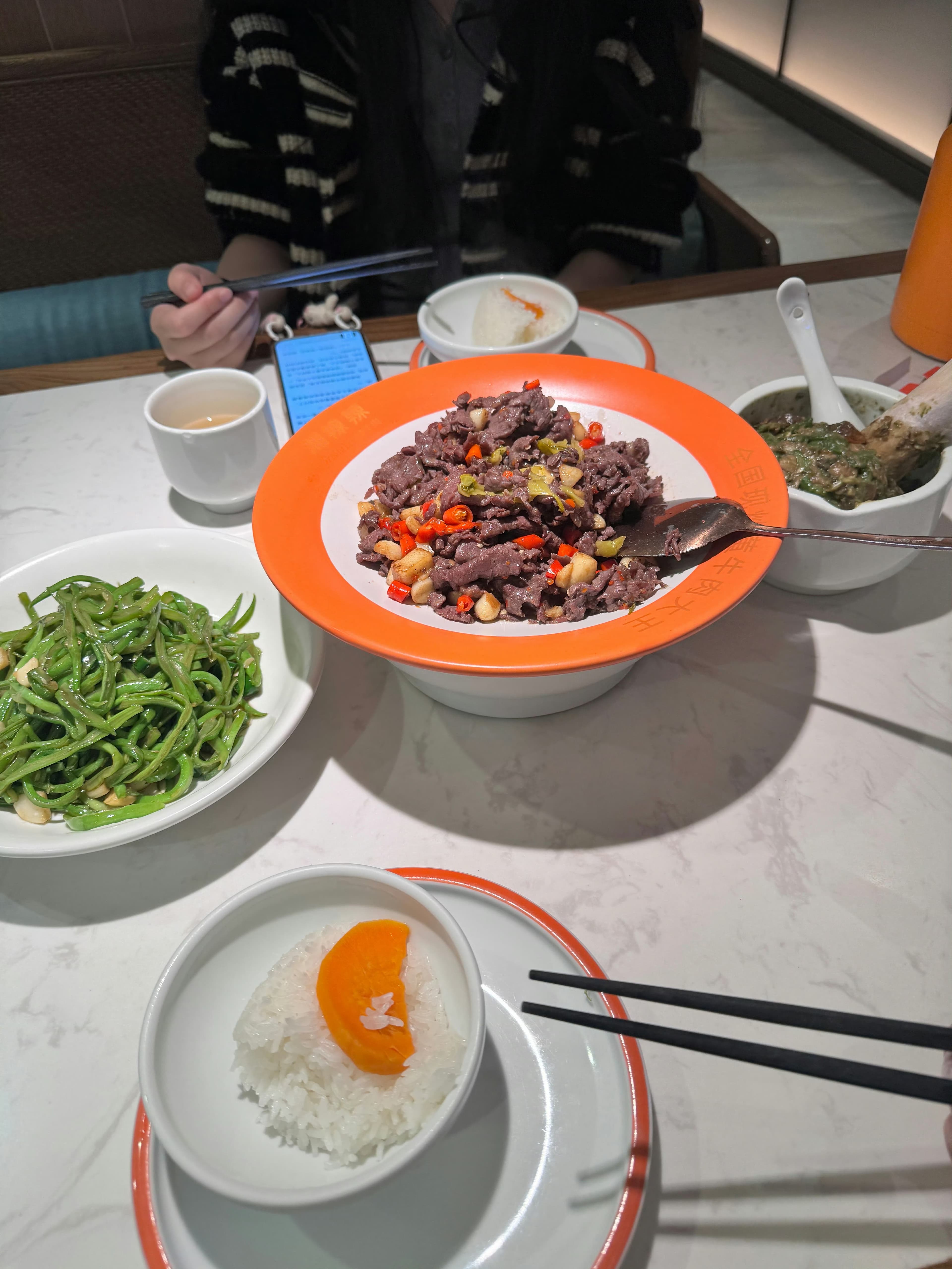 在纽约吃上这口湖南牛肉,我宣布它是我今年最幸福的顿饭!封面图