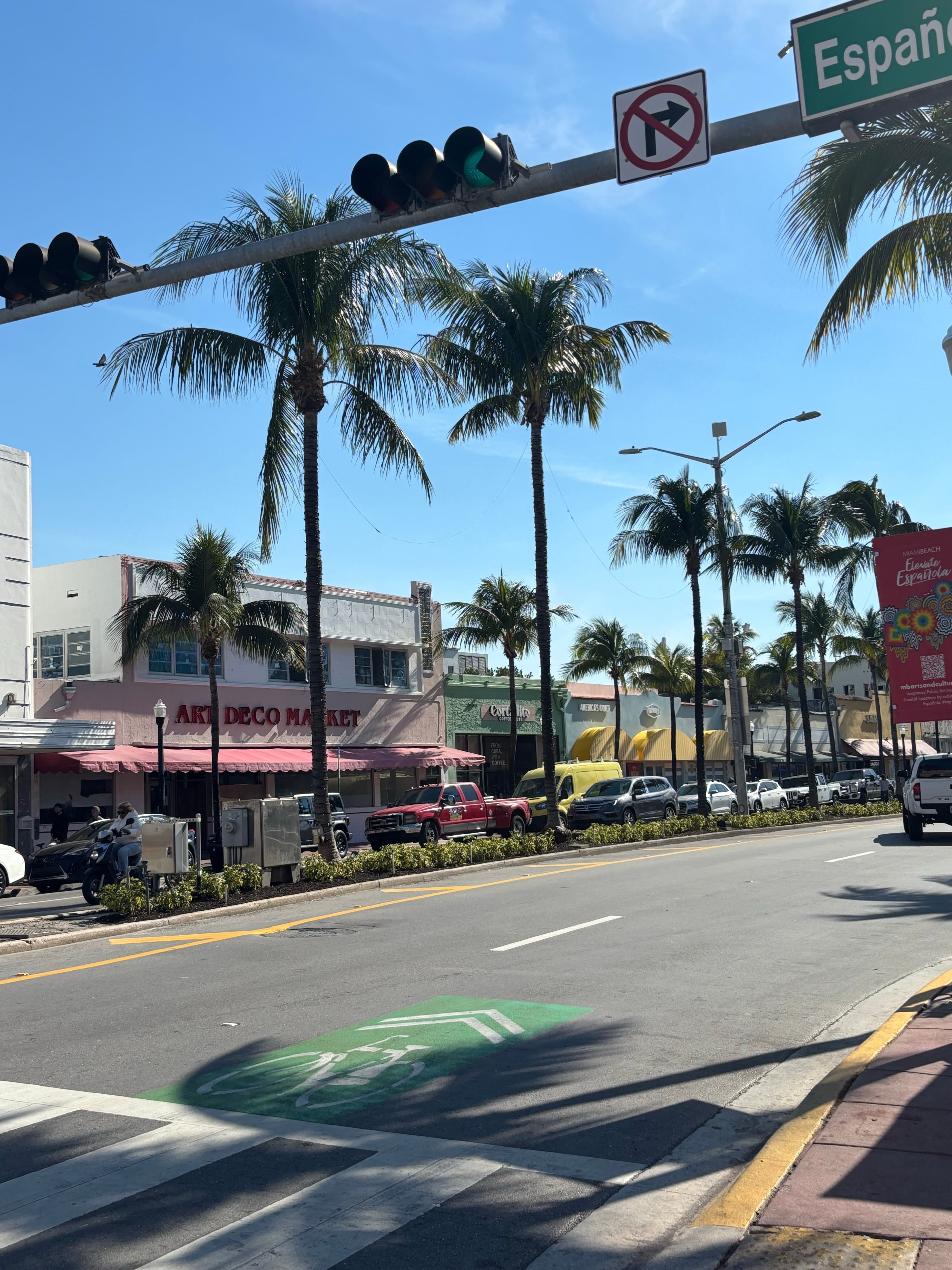 Miami Beach 这条街的阳光和棕榈树,是夏天提前寄来的明信片 🌴封面图