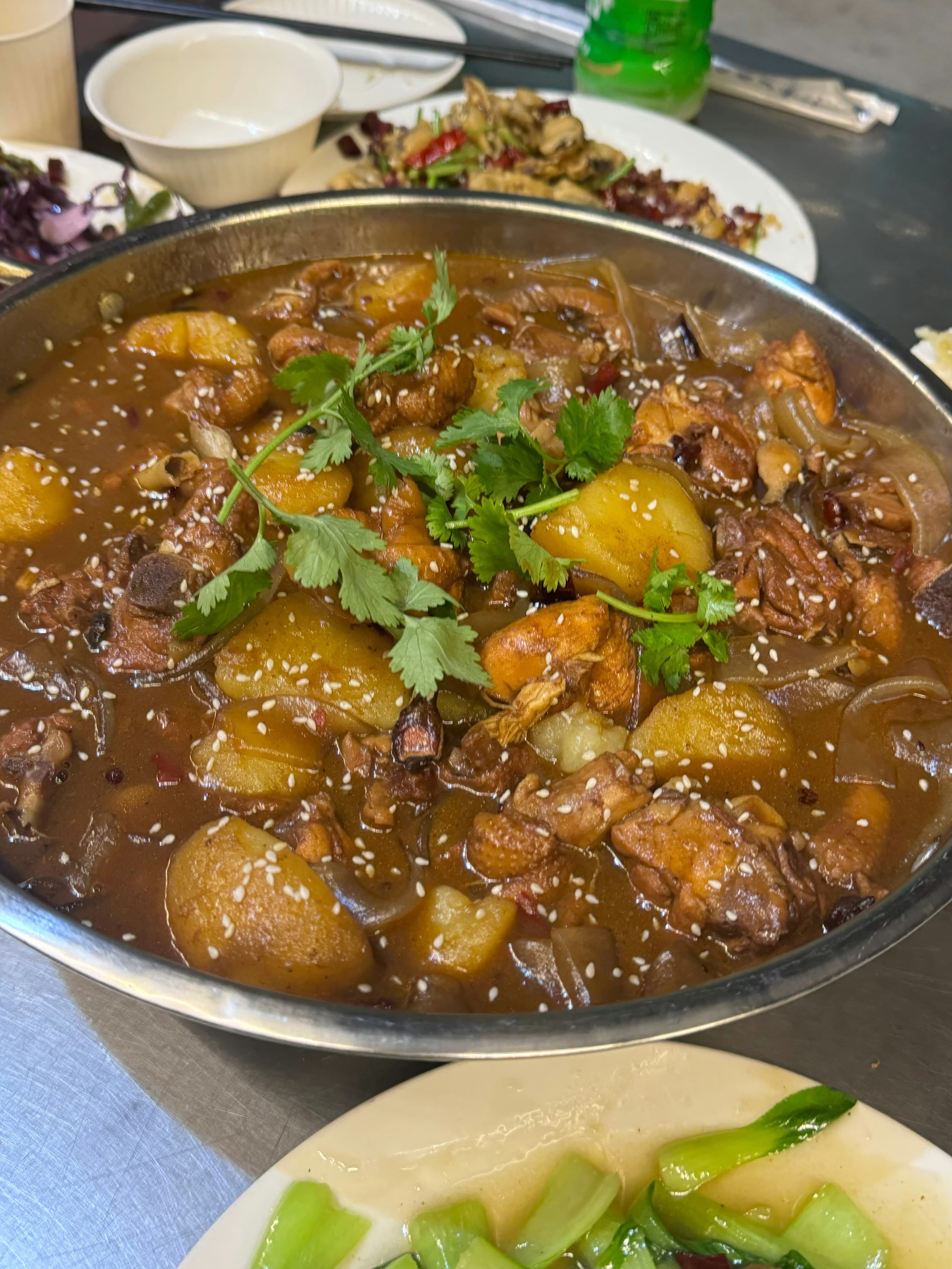 谁懂啊!这锅土豆鸡炖得我直接干了三碗饭…香到邻居敲门问是不是在炒菜封面图