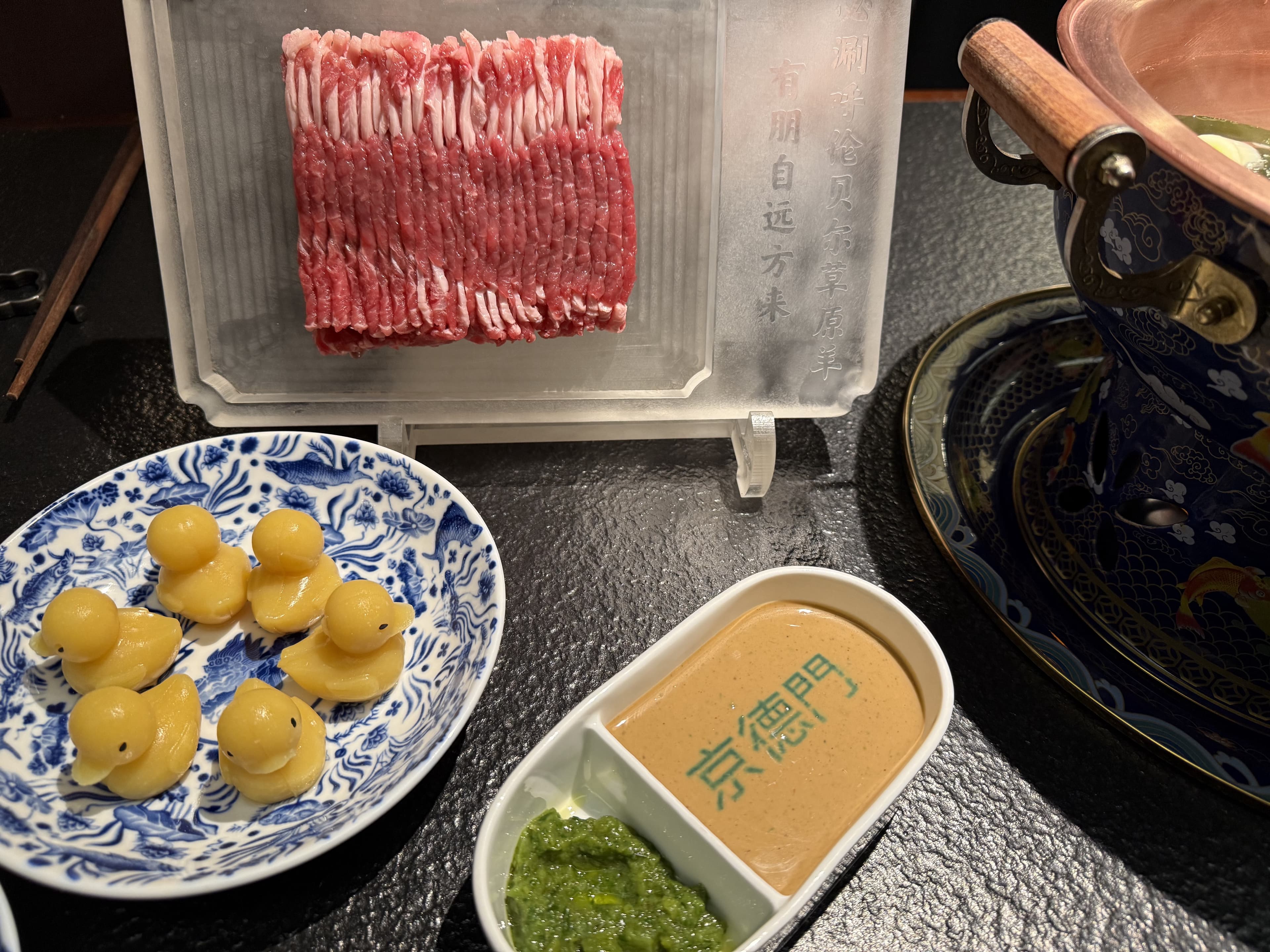 在纽约吃火锅居然吃到小黄鸭！谁懂啊这波童心暴击～封面图