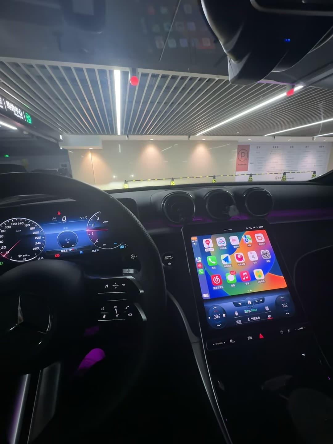 parking garage 里摸鱼三分钟,车机突然弹出Apple CarPlay界面…这波操作我给9分封面图