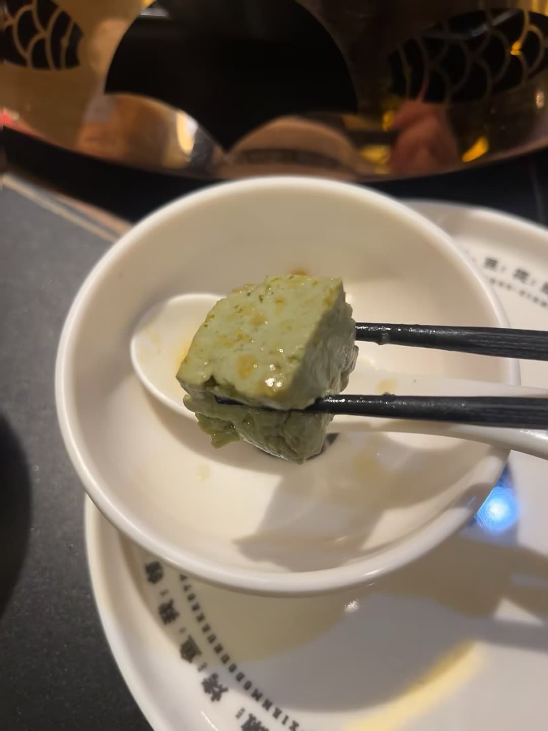 第一次在海外吃到抹茶豆腐!黑筷子夹着绿莹莹的,像块小翡翠✨封面图
