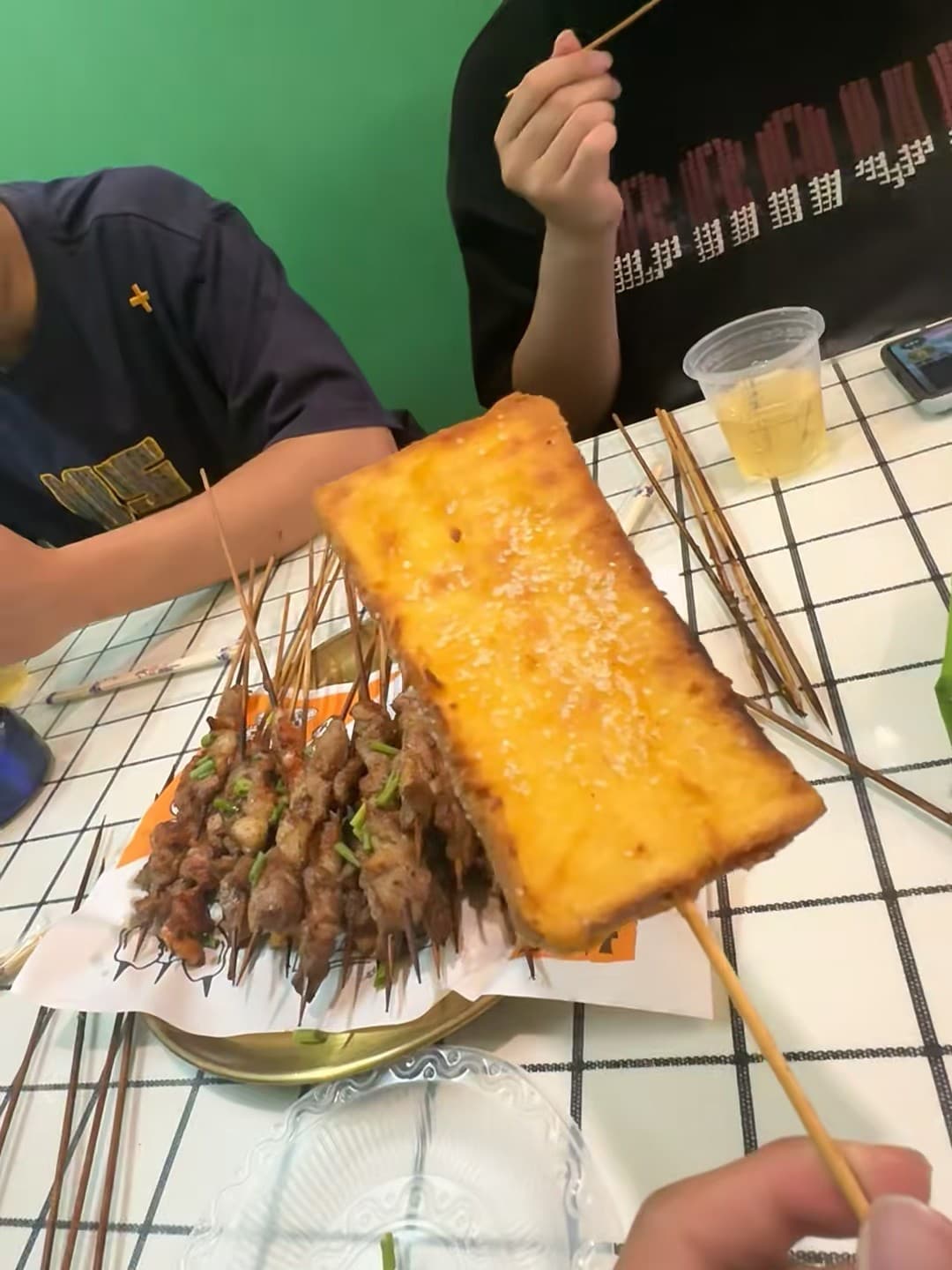 今晚的夜宵,是烤串+煎豆腐的快乐组合 🍢✨封面图