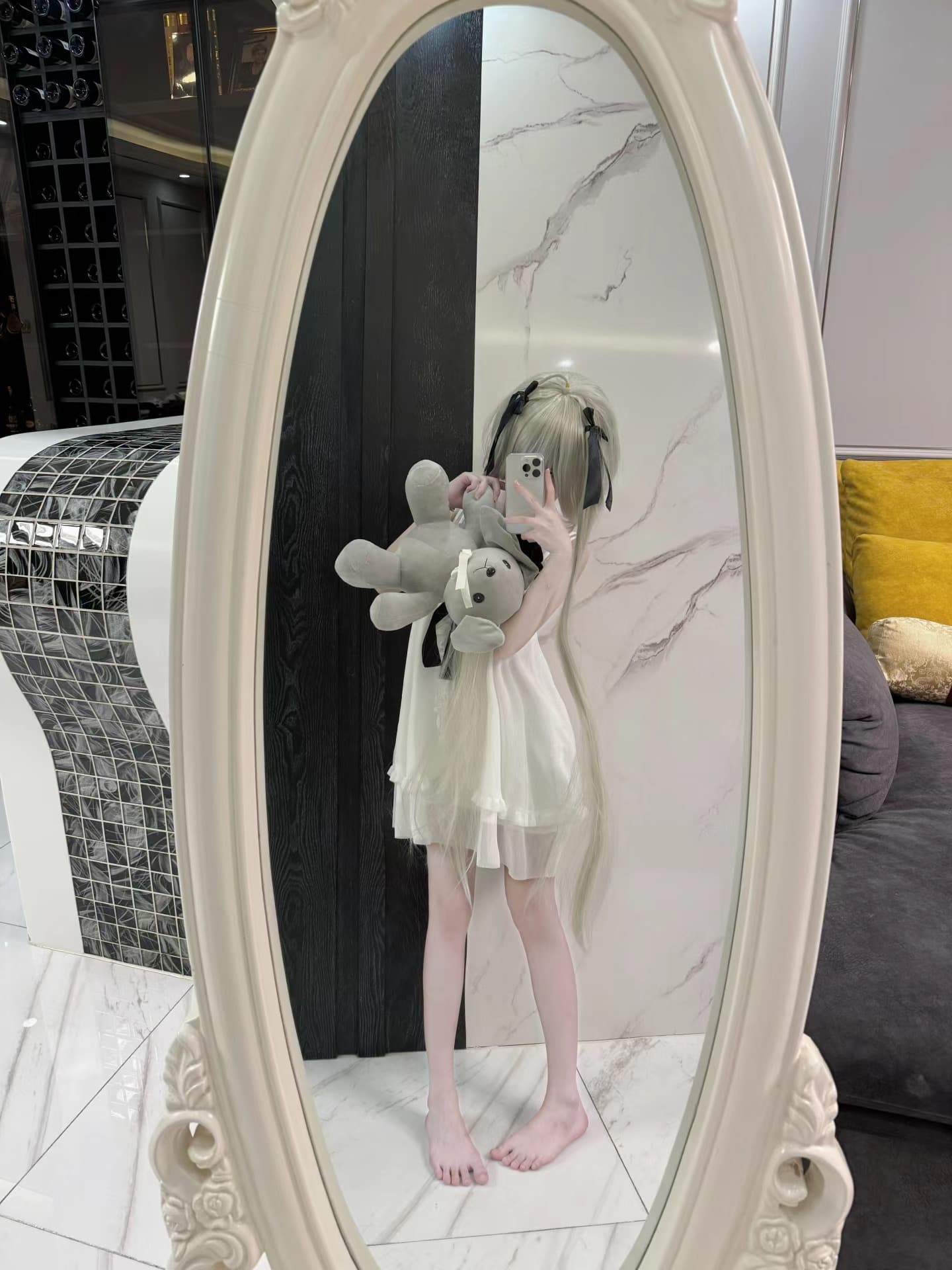 今天在镜子前偷拍自己，像从动漫里走出来的日常 🌸封面图