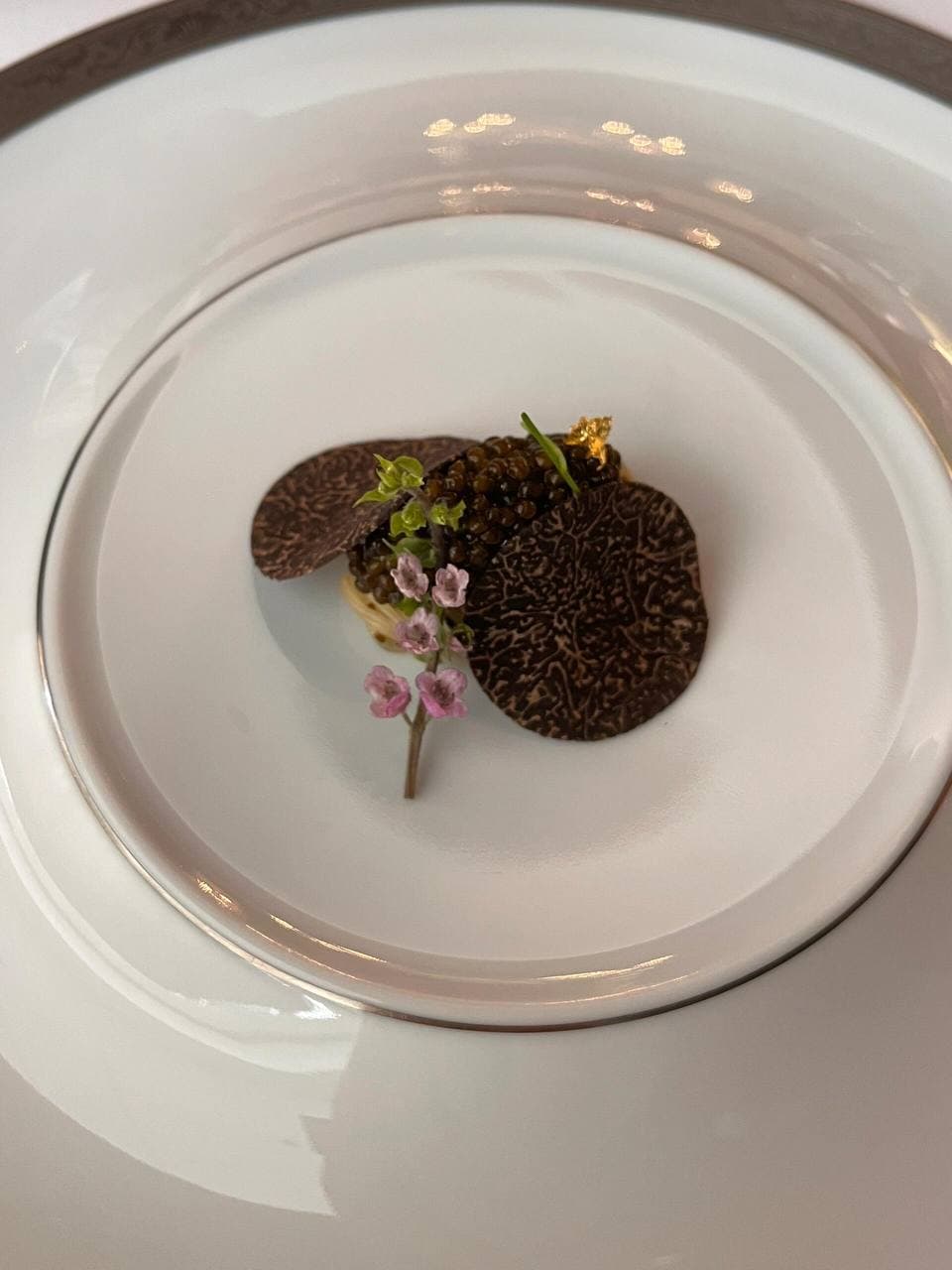 今天在Le Cinq吃到了人生 truffle 片片…封面图