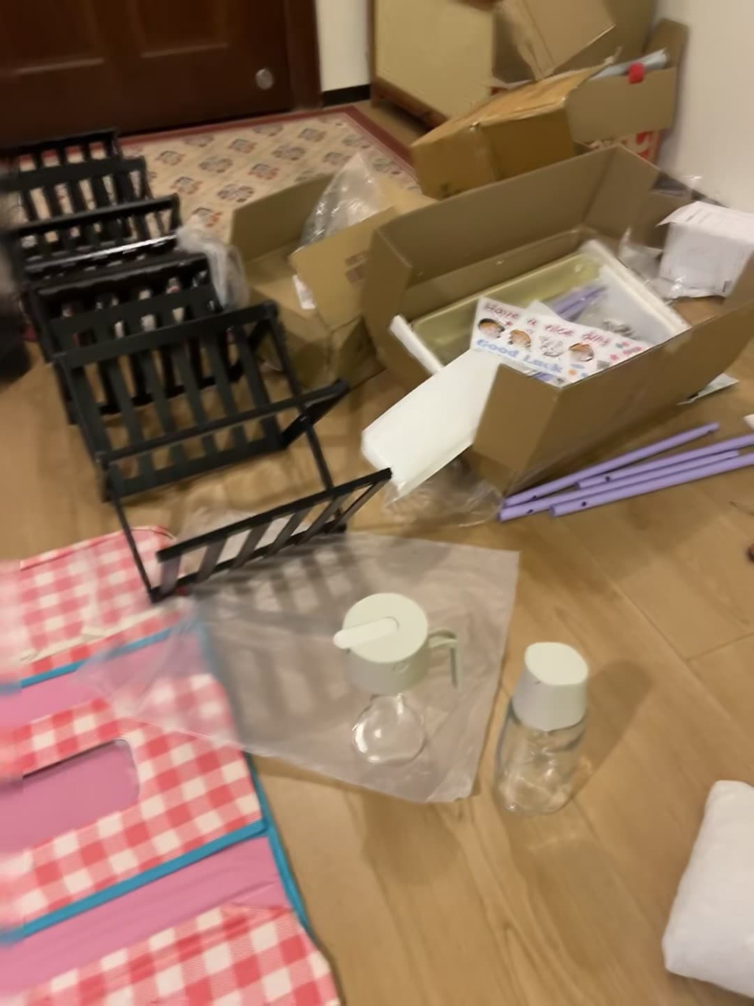 新家组装现场：黑铁架+格子布=我的小角落 🛠️封面图