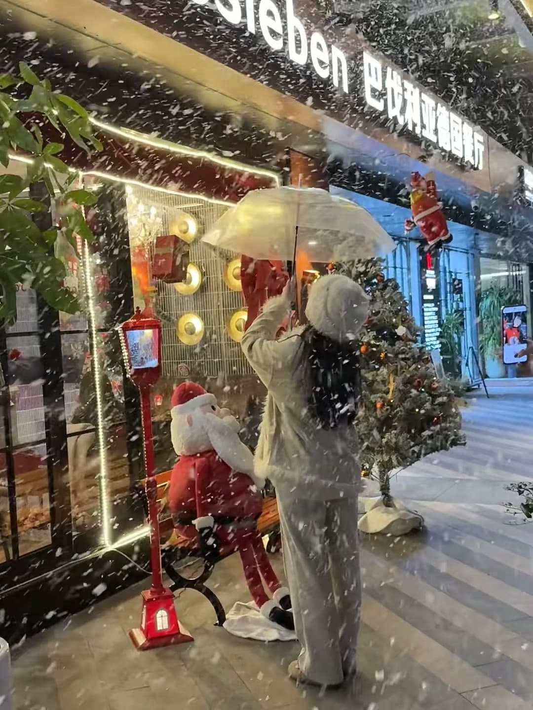 雪天拍圣诞照,伞都快被雪压塌了…但好拍!封面图