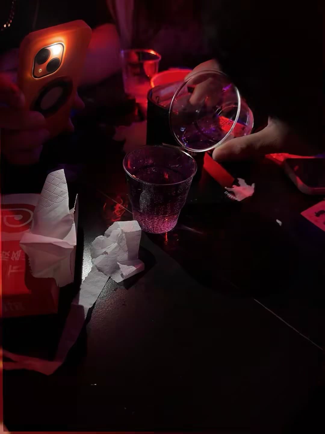 深夜KTV续杯现场｜这杯紫葡萄汽水是今晚唯一清醒的证据封面图