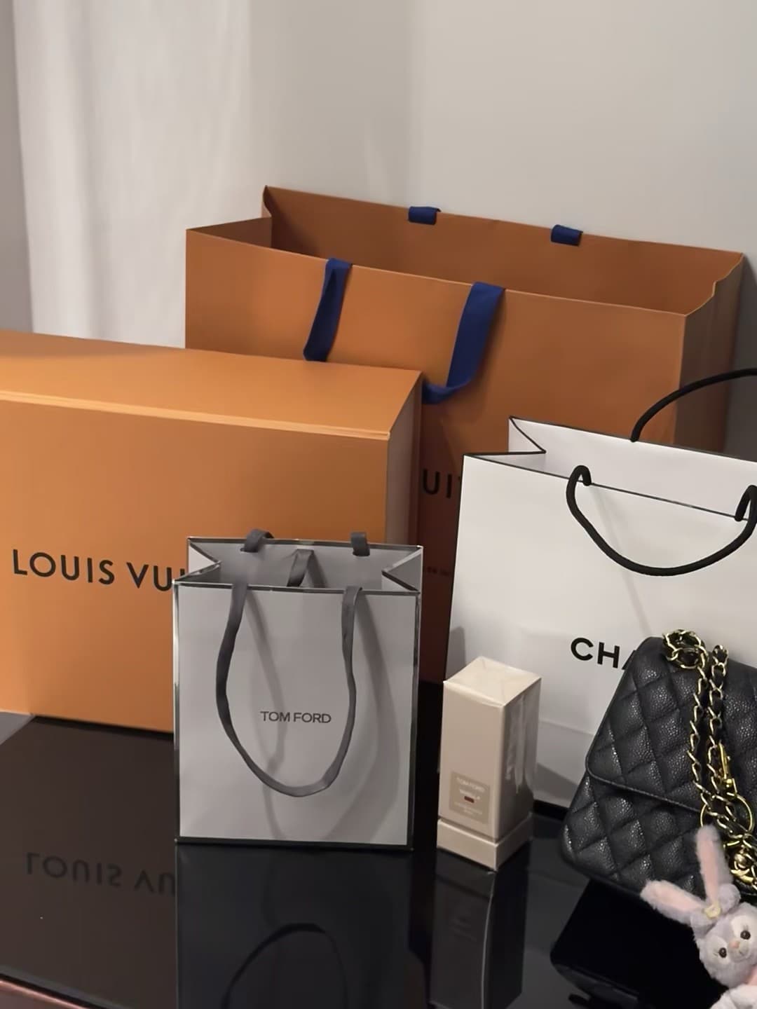 新家第一波战利品｜LV盒子堆成小山，Tom Ford的灰袋子最乖封面图