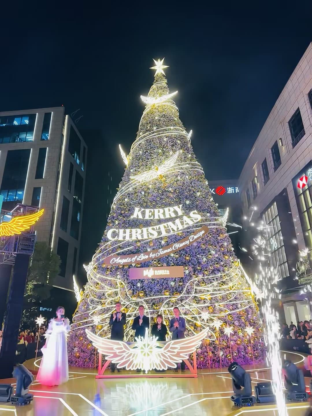 今晚在City Walk的终点,被一棵会发光的圣诞树截胡了✨封面图