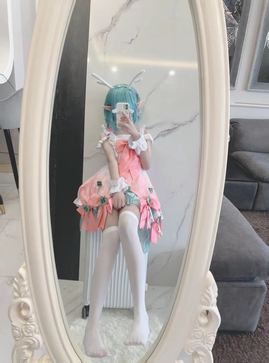 今天在镜子里偷看自己，像从童话里逃出来的兔子 🐰封面图