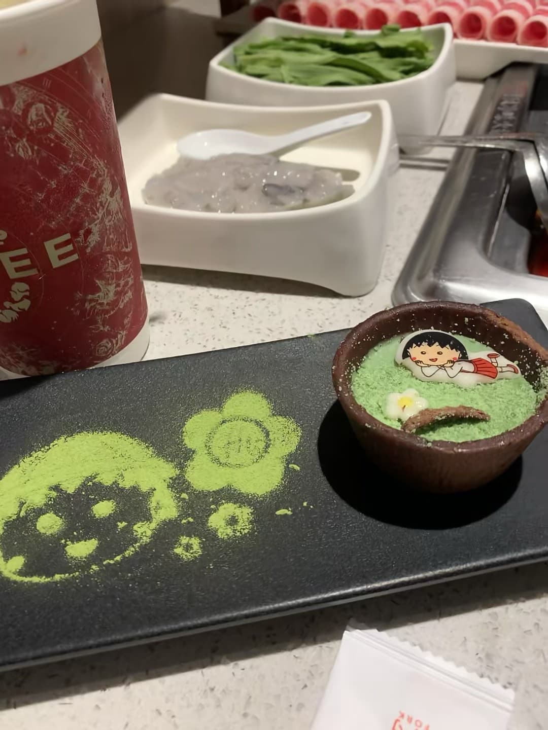 今天在街角小馆子被甜点萌到,连抹茶粉都画了笑脸 🌸封面图