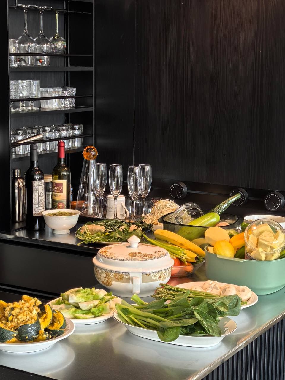 厨房战后现场…菜没吃完，酒先干了半瓶 🍷封面图