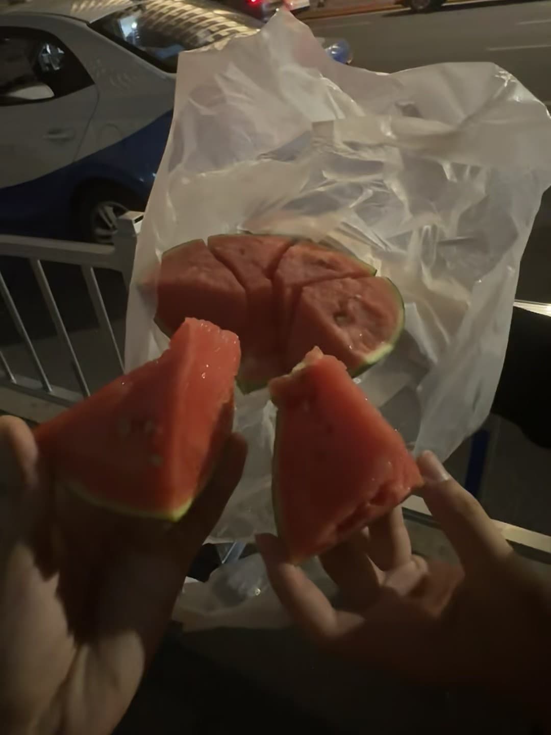 夜街分西瓜,甜到没朋友🍉封面图