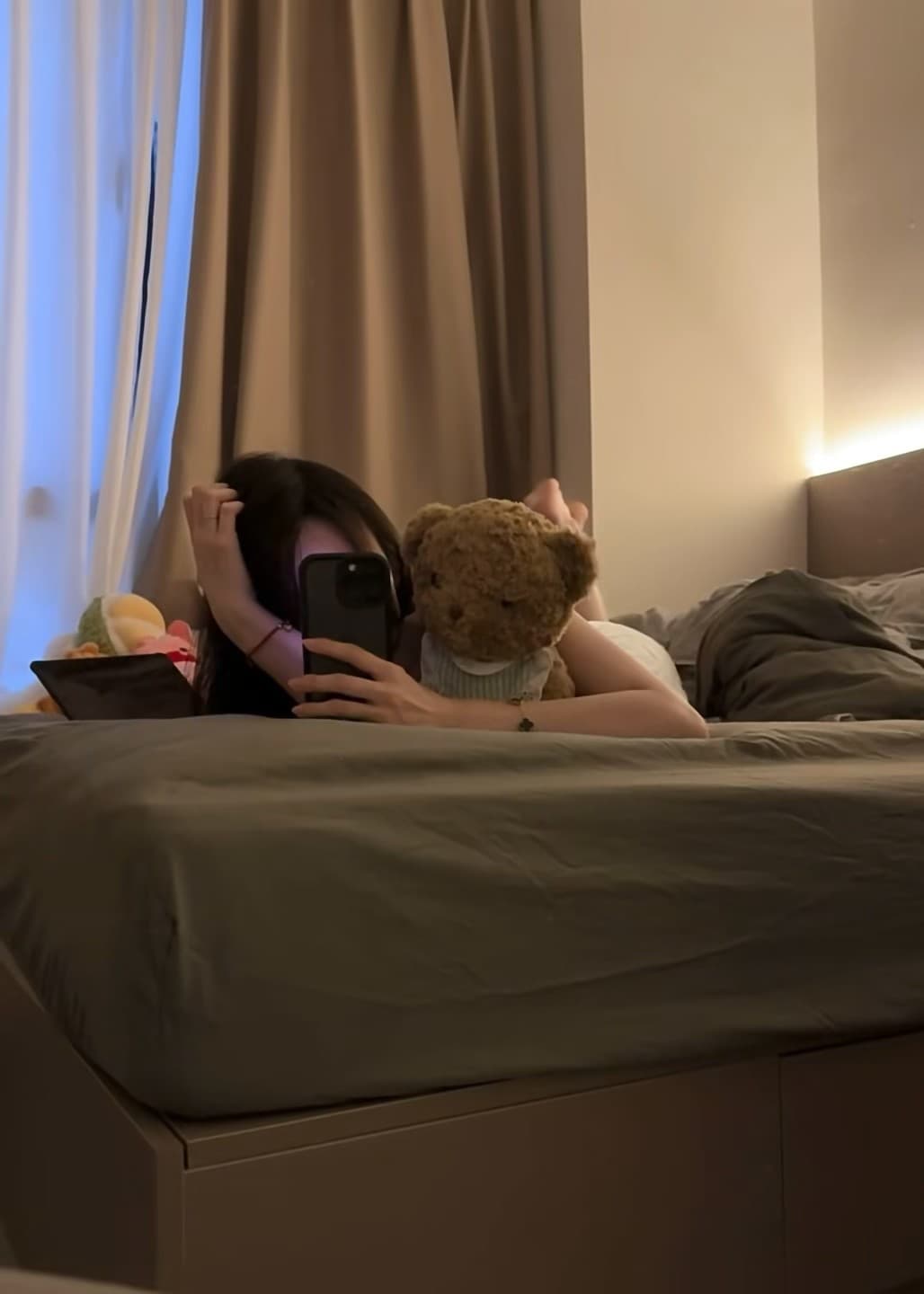 床头偷拍时刻｜抱熊看剧的懒人日常 🐻封面图