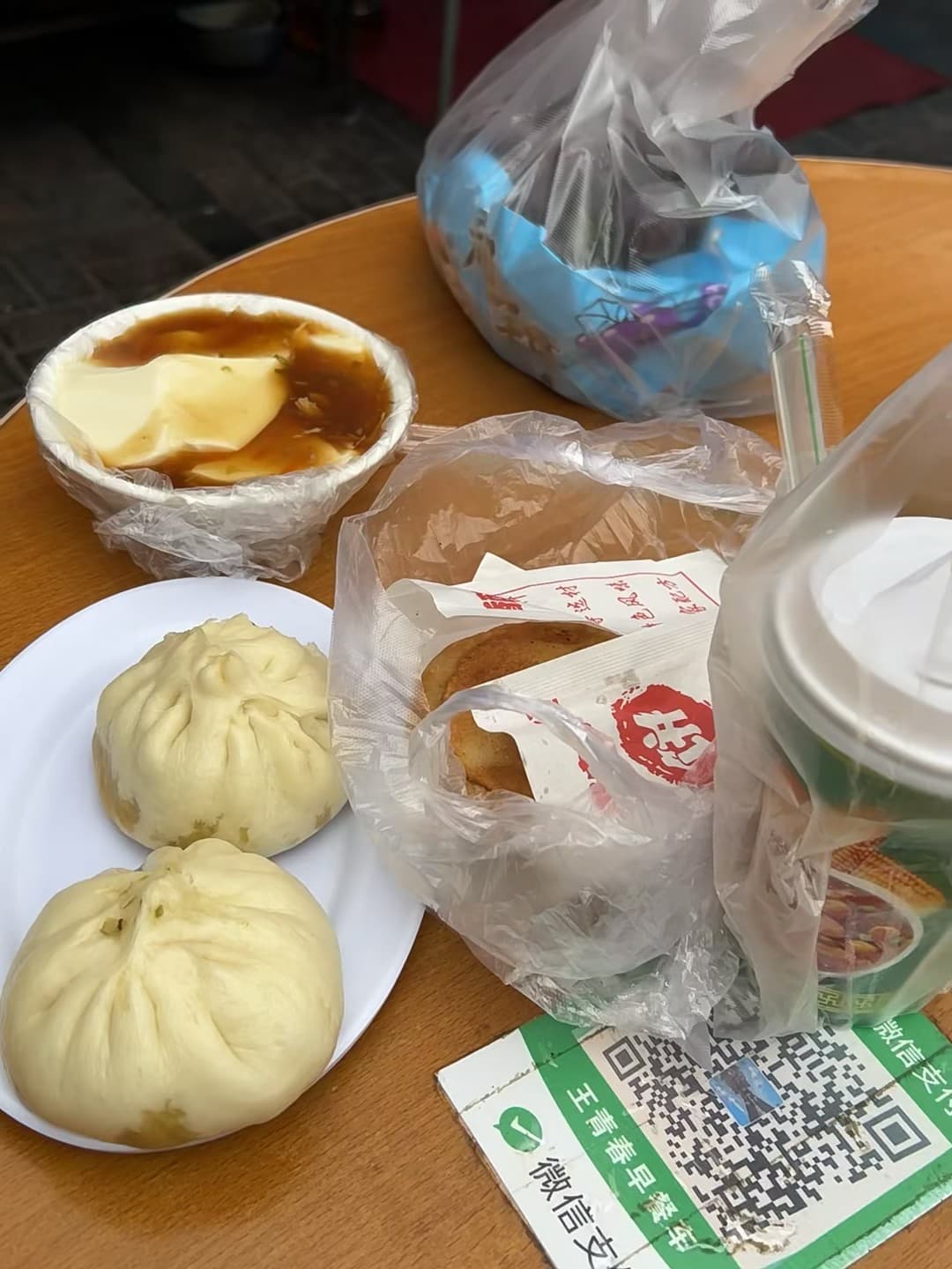 早八人今日战利品:包子+豆腐脑+咖啡,社区小馆子的烟火气救我命封面图