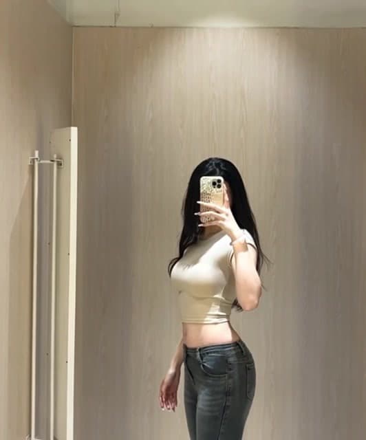试衣间自拍存档｜这身搭配在Local的Cafe里喝杯拿铁刚好封面图