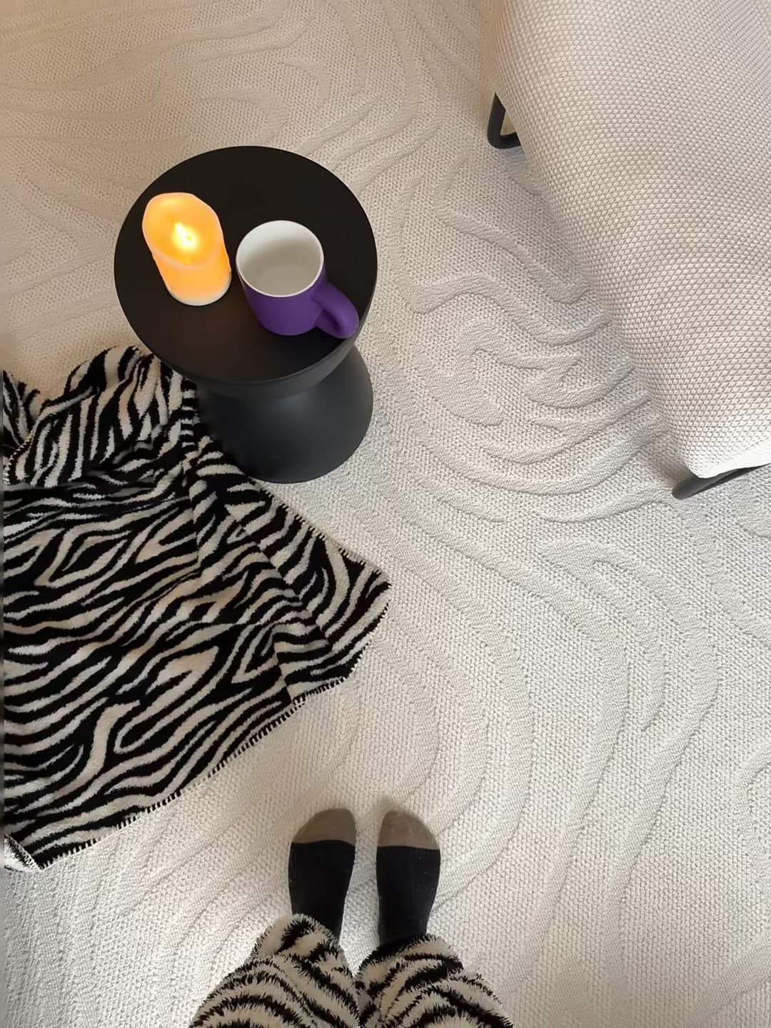 宅家仪式感｜紫杯+暖光+斑马纹毛毯，今天是被自己治愈的一天封面图