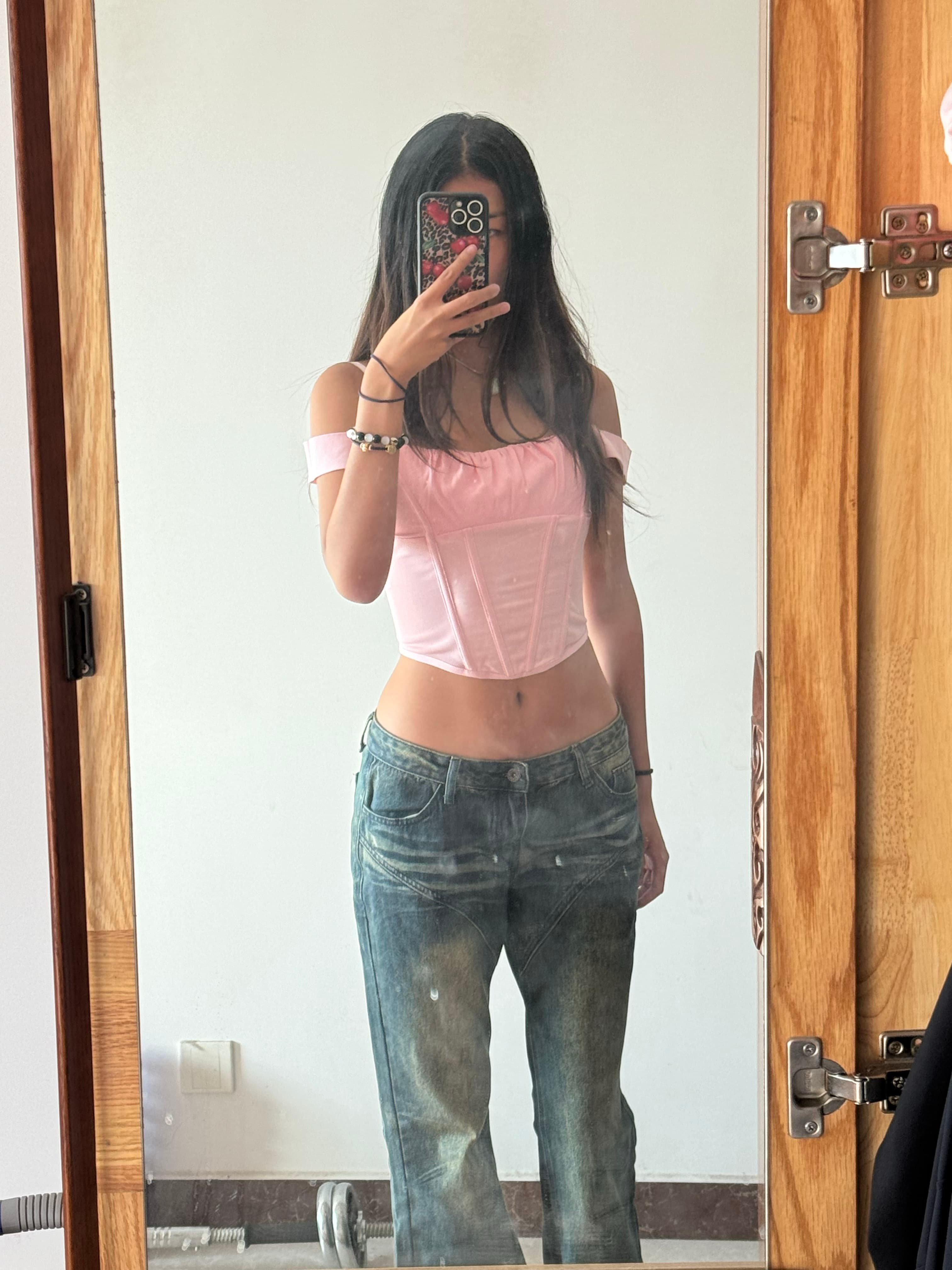 粉上这条收腰小上衣，今天在街角咖啡店偷喝同事的拿铁封面图