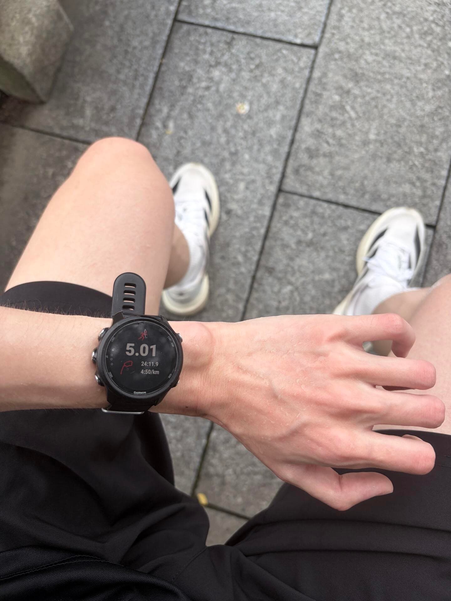 5公里跑完，手汗比雨还大封面图
