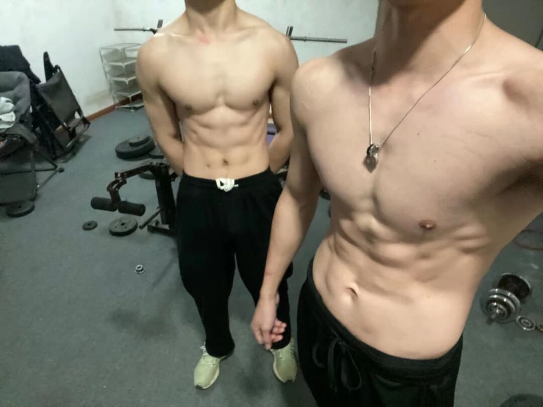 练完没地方拍？健身房角落自拍权杖仪式感拉满封面图