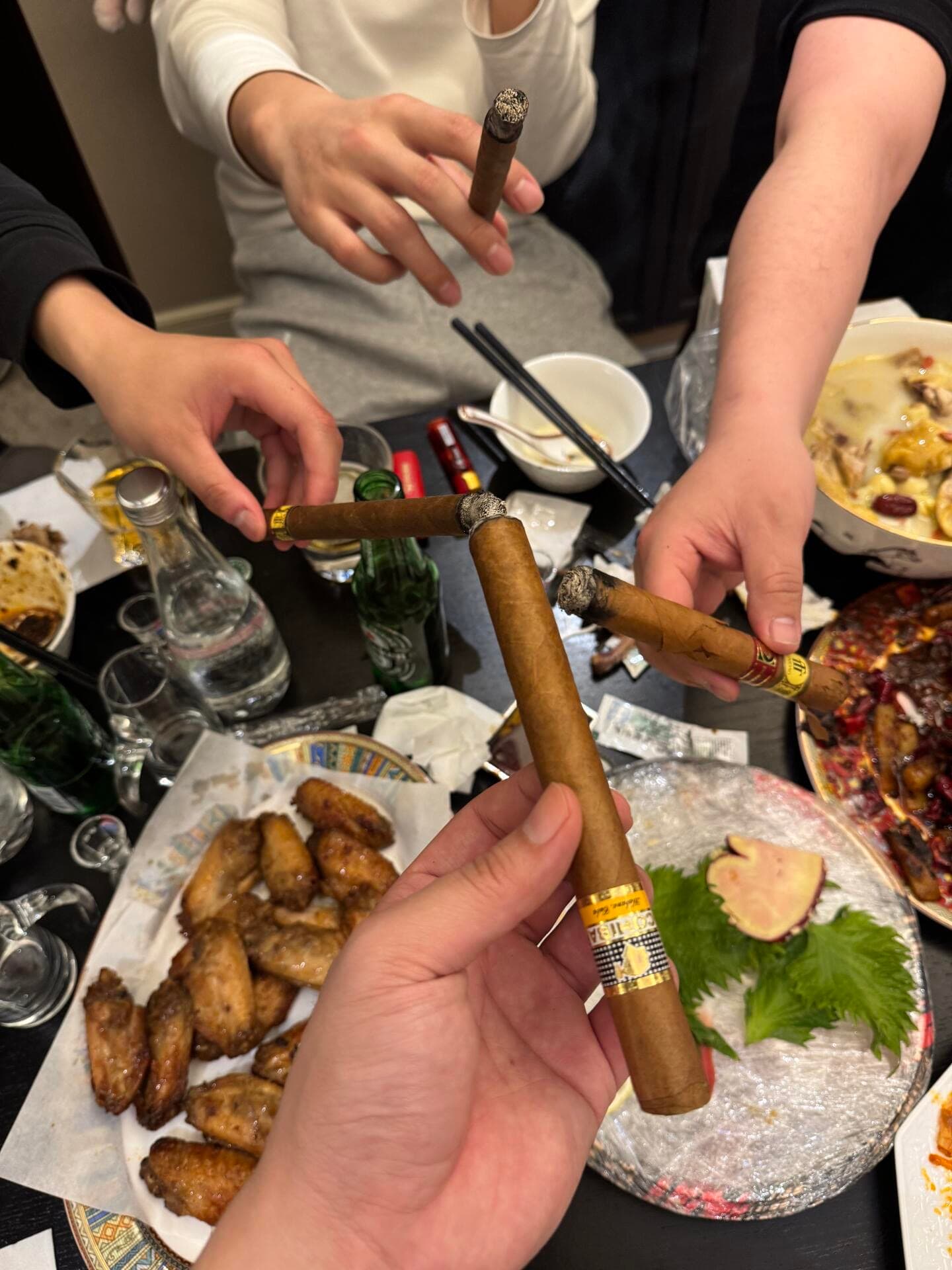 今晚的局：鸡翅配雪茄，本地小馆子的深夜仪式感封面图