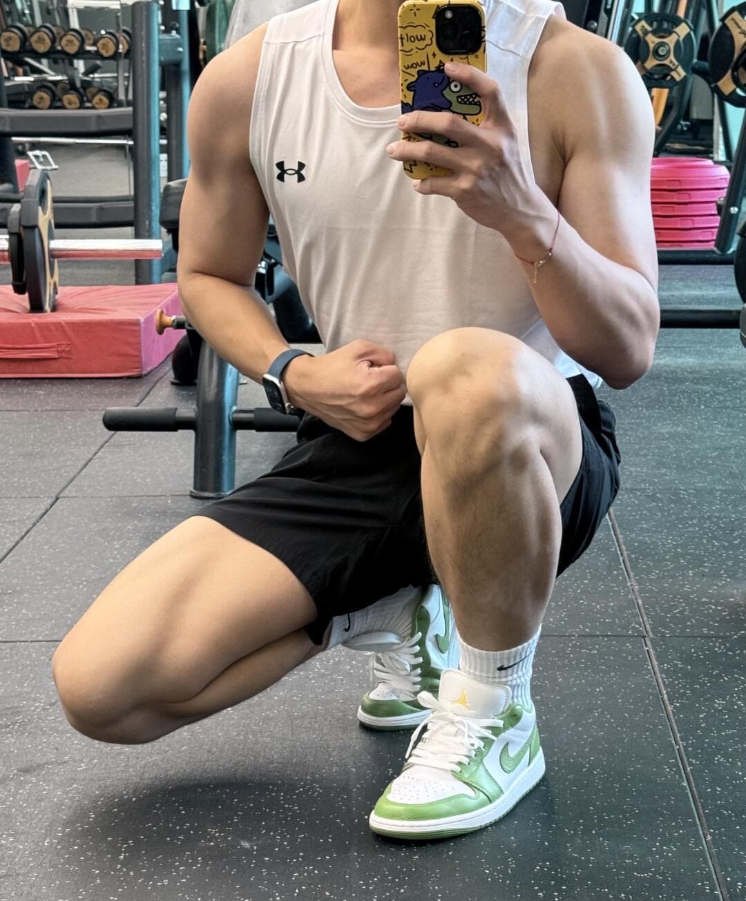 健身房自拍存档｜今天蹲得比昨天深3厘米 🏋️‍♂️封面图