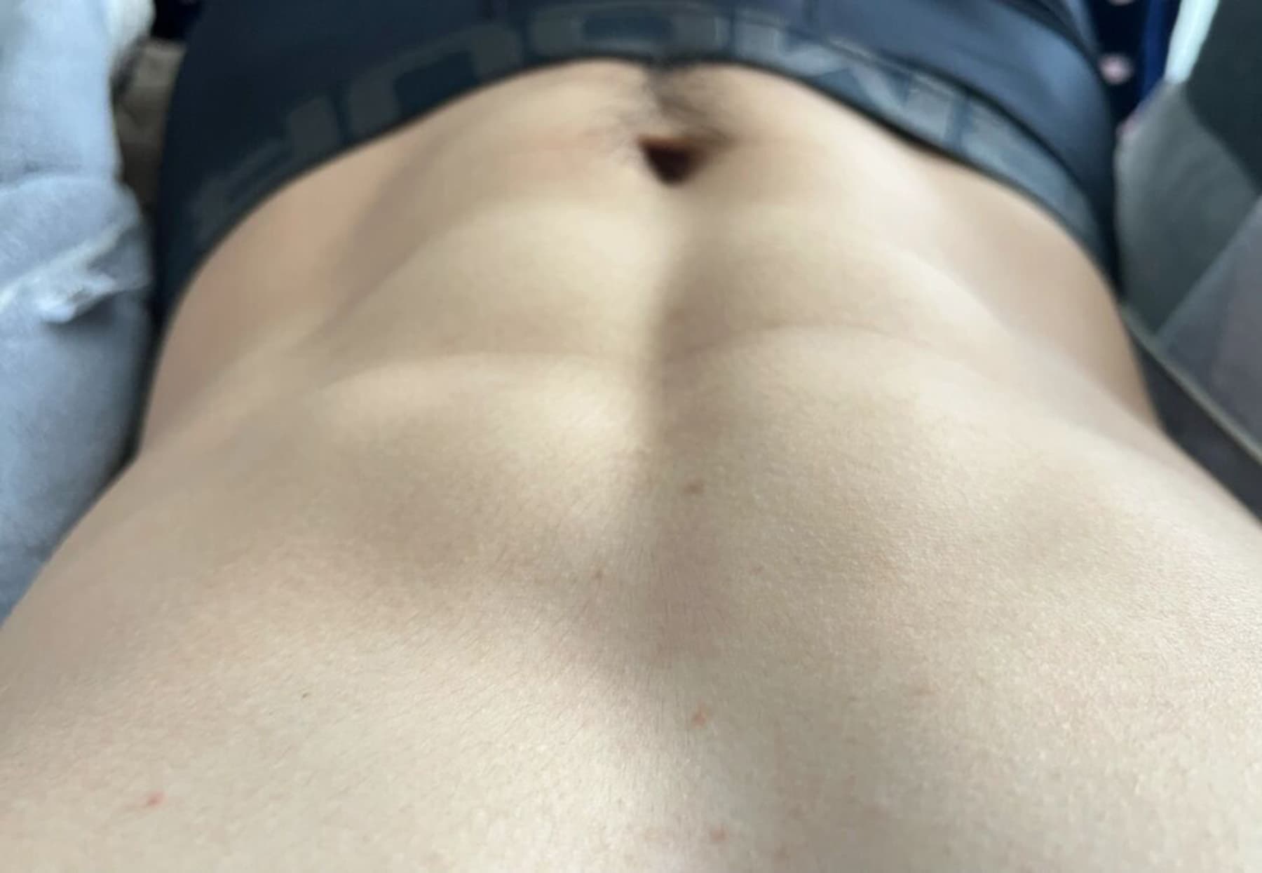 腹肌？不，是昨夜烤肉的罪证封面图