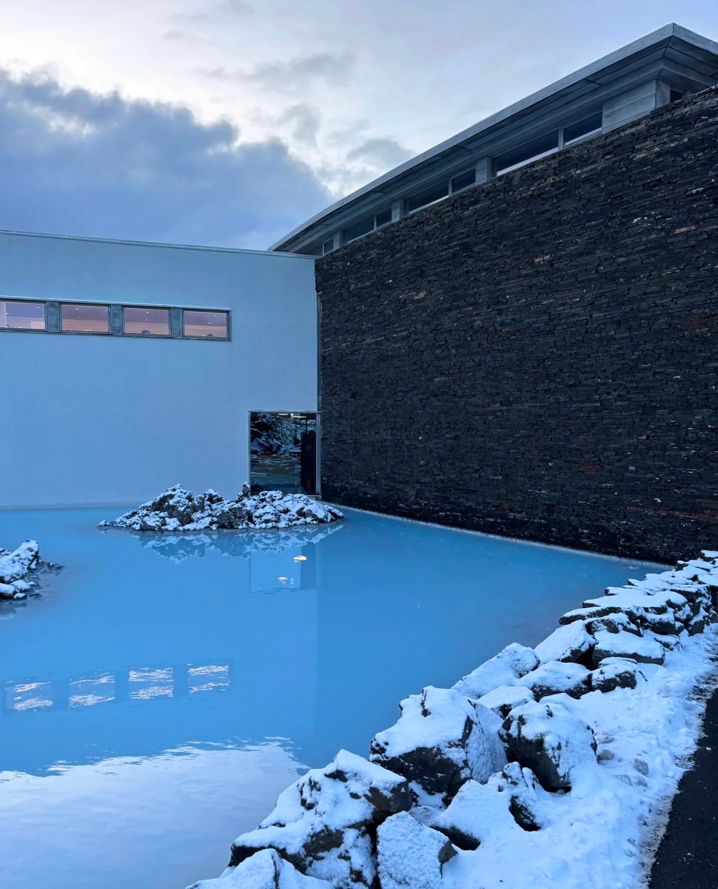 雪天泡蓝湖，冷得发抖但美到窒息 🌊封面图
