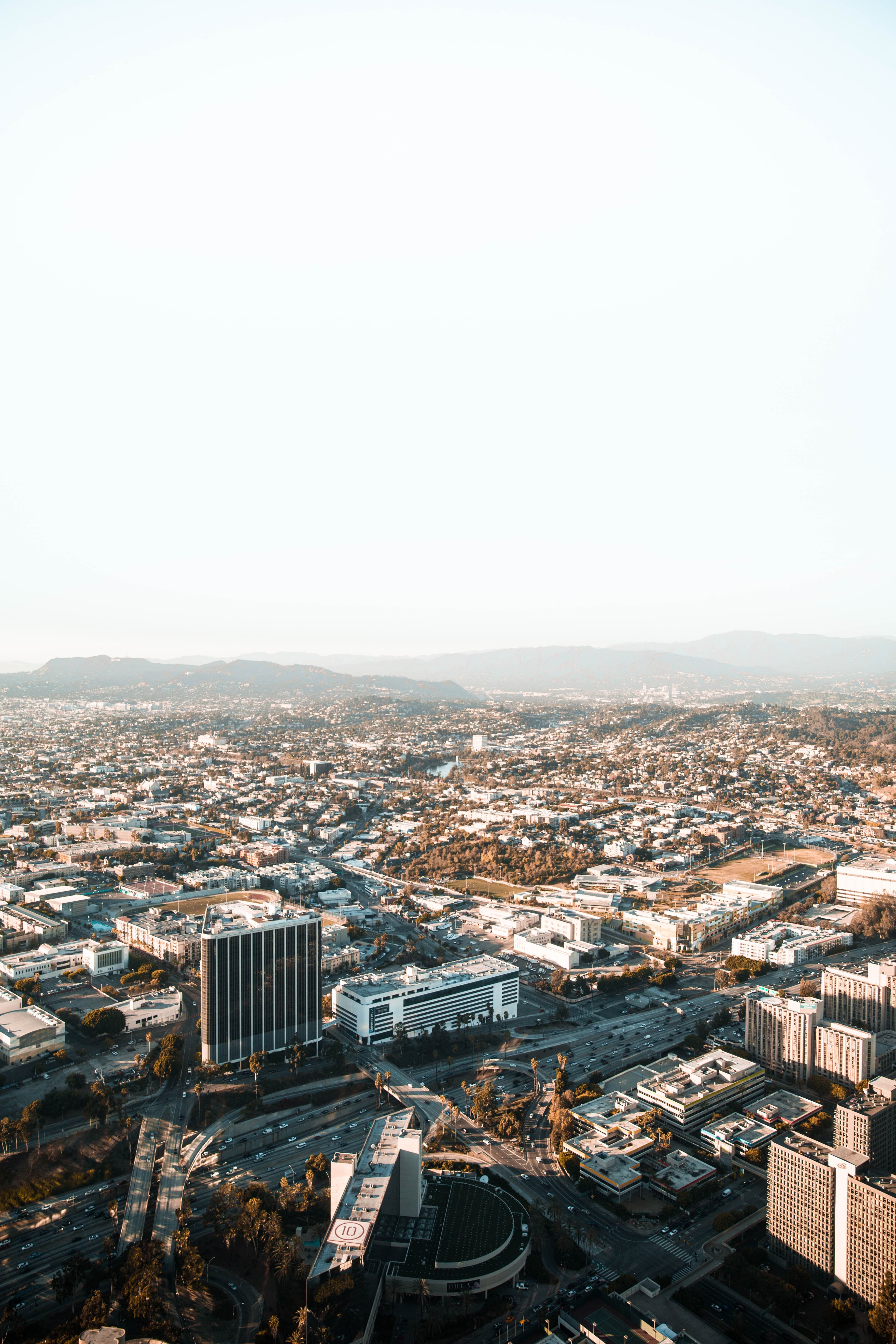 下午三点的阳光,把整个West Hollywood镀成了暖金色封面图
