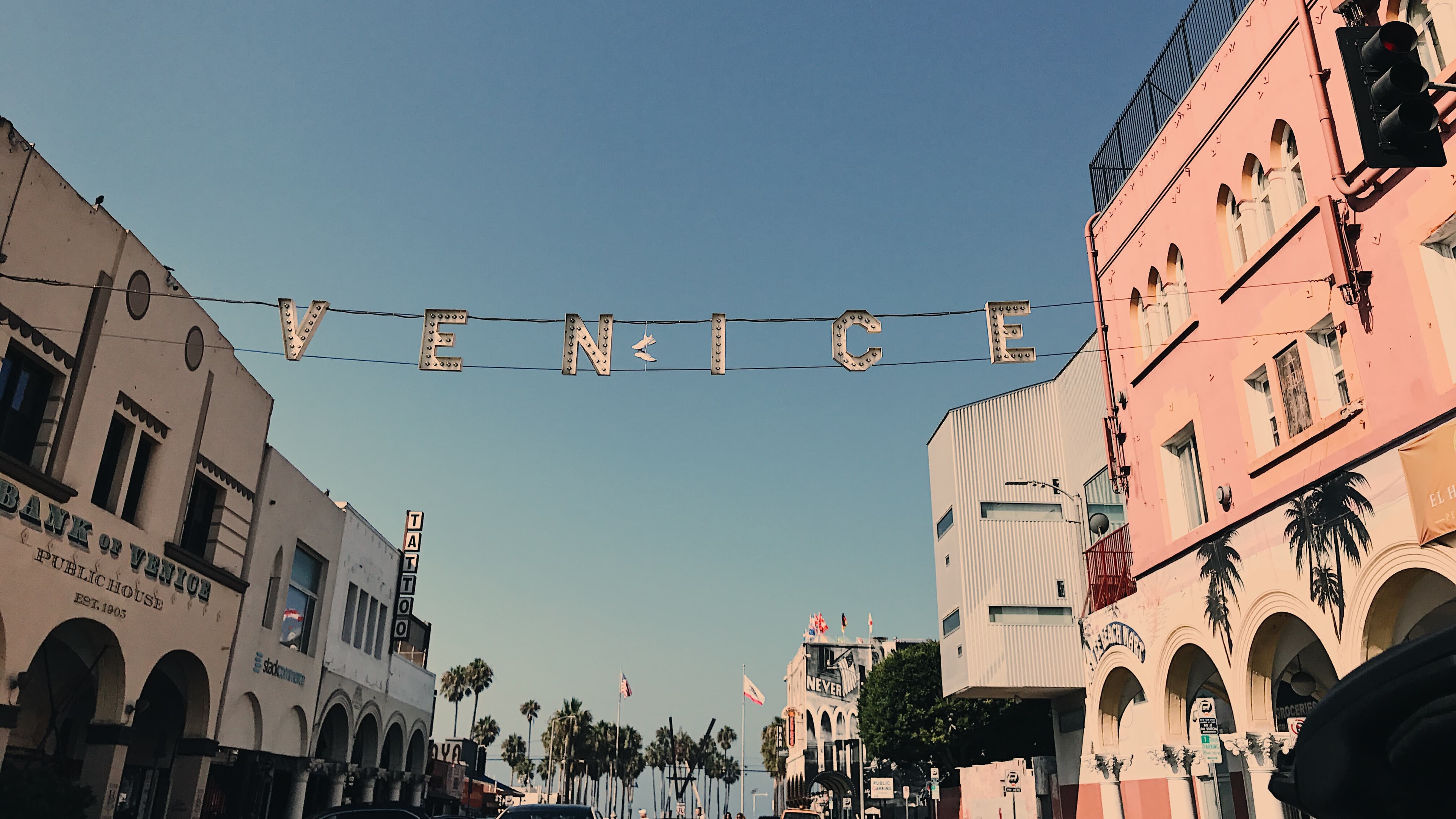 Venice Beach的下午,风里都是咸味和旧摇滚封面图
