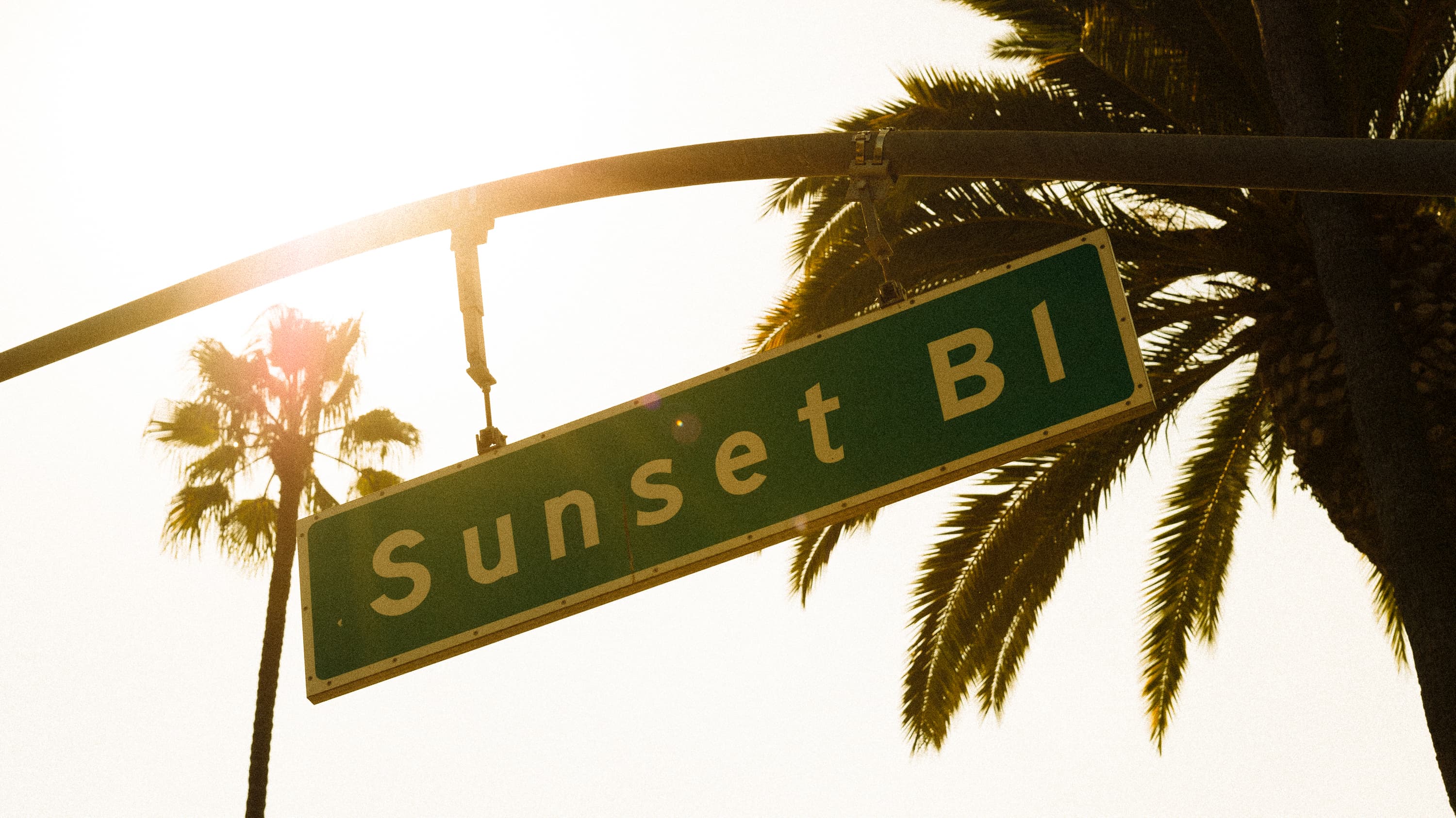 Sunset Blvd 路牌下的光,像被按了慢放键封面图