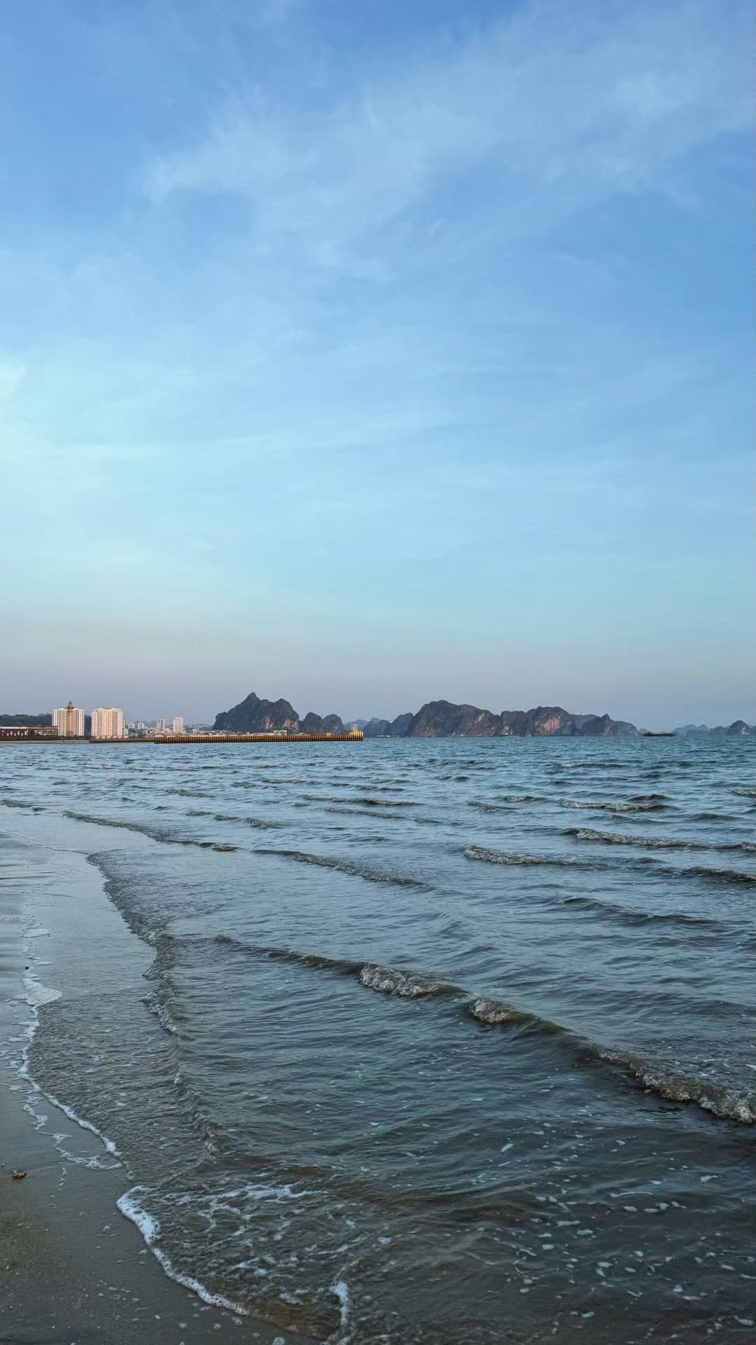 下龙湾的傍晚，海风吹得人好舒服封面图