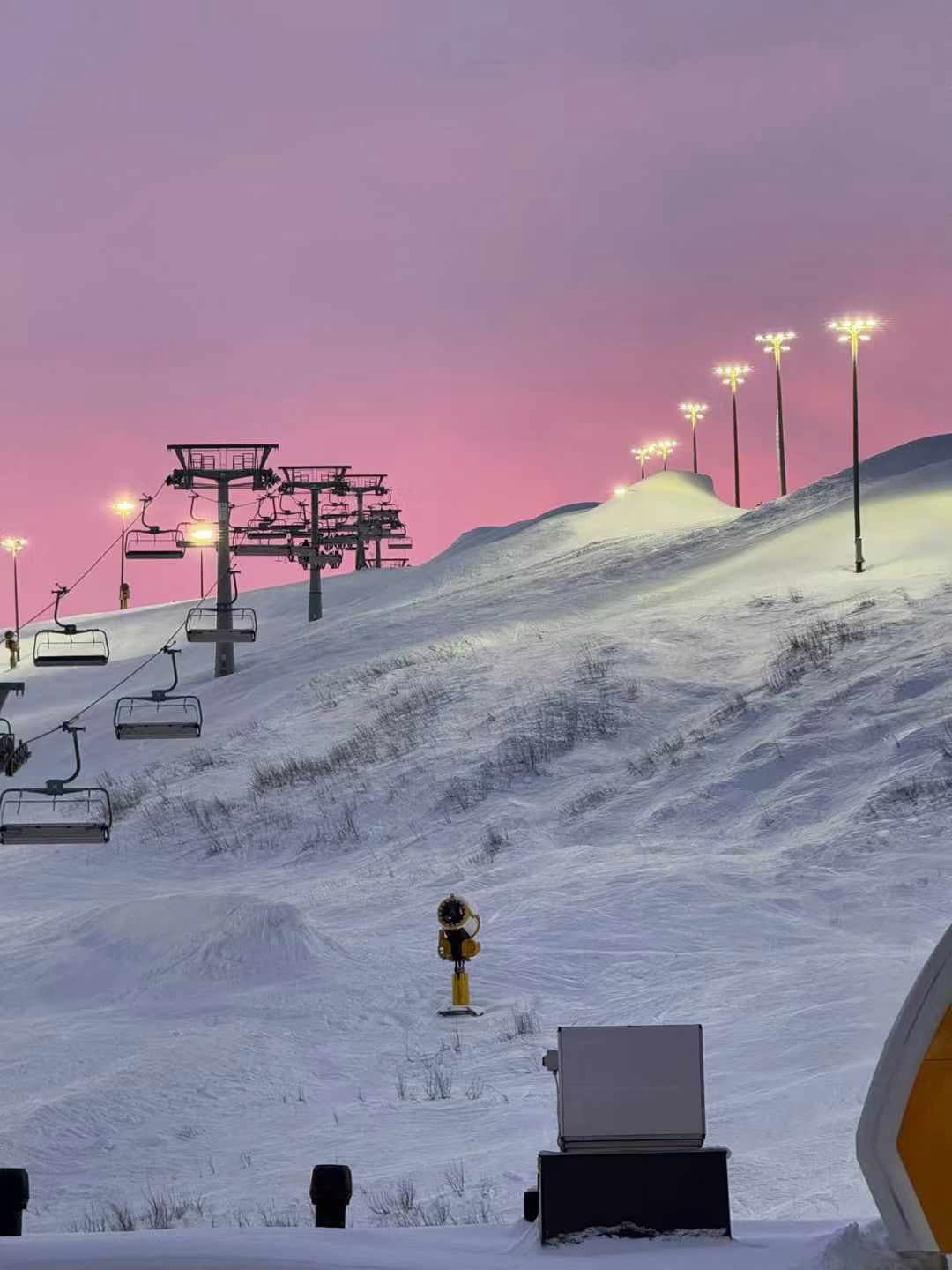 傍晚来雪场滑了一会儿封面图