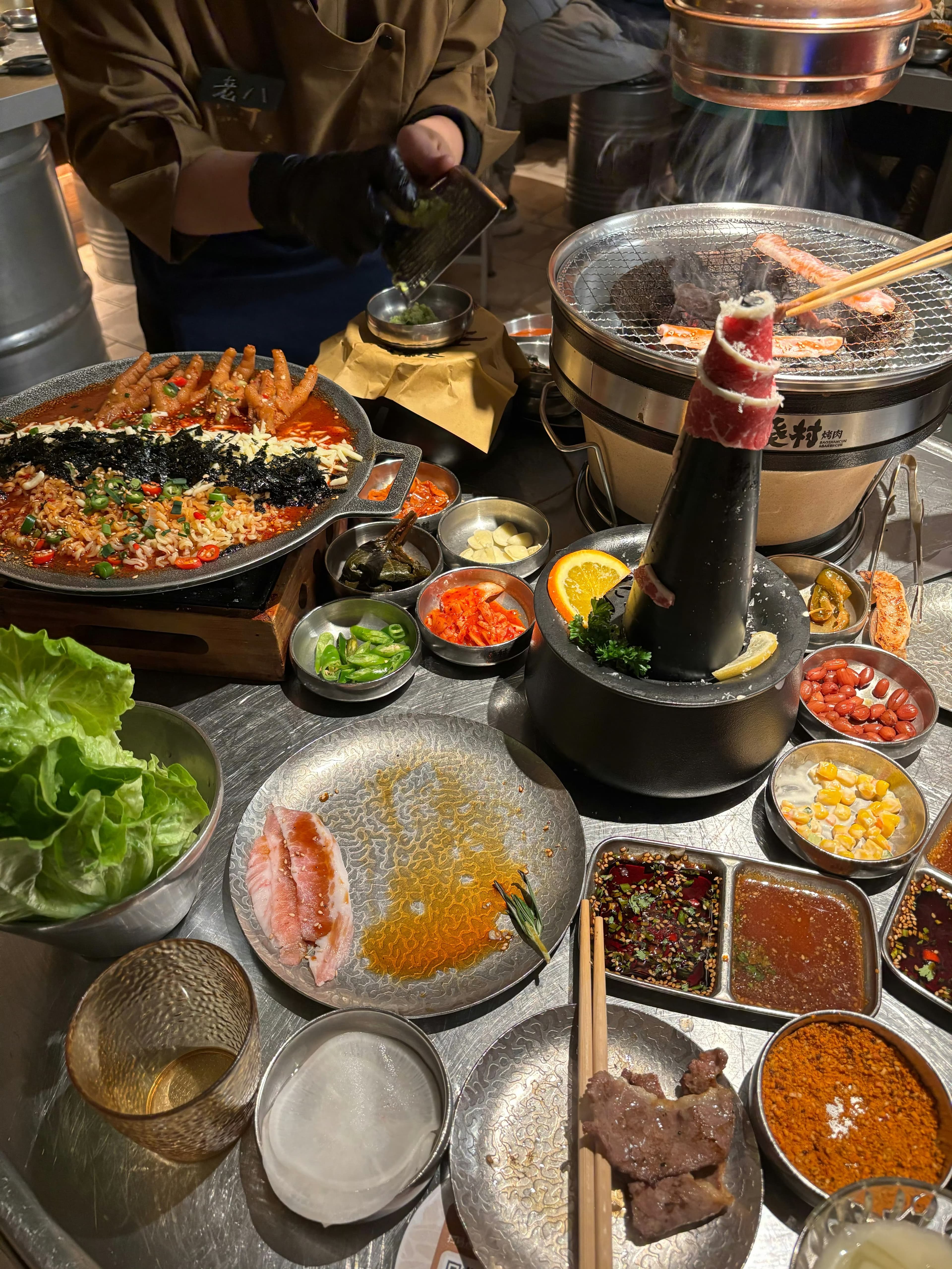 店员现场擦山葵配肉卷，这一桌烤肉太顶了封面图