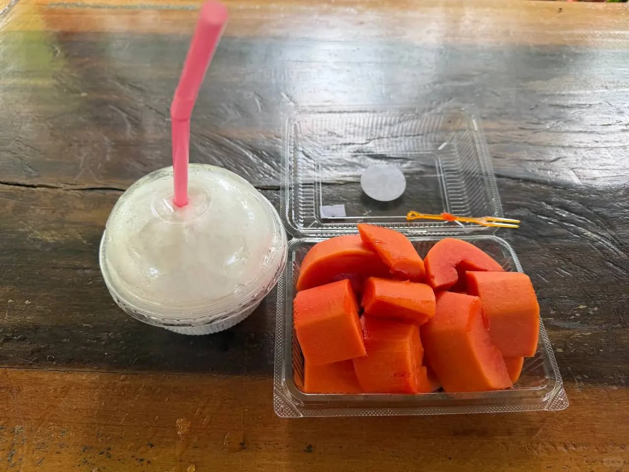 清迈粘粘瀑布，完整开出的椰子肉，椰子水封面图