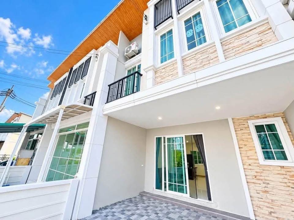 บ้านทาวน์เฮาส์สองชั้นให้เช่า เขาตาโล หมู่บ้านโกลเด้นทาวน์封面图