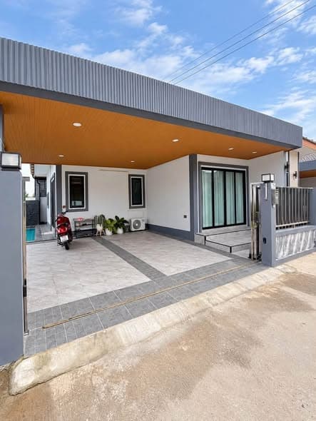 POOL VILLA FOR RENT封面图