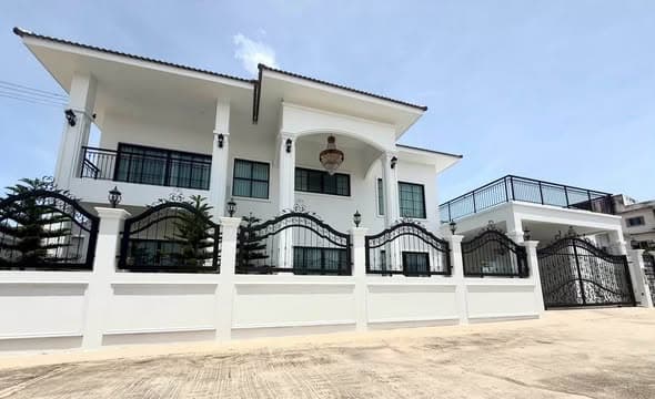 曼谷TW Wanasin (Soi Siam)独栋泳池别墅出租，4房5卫带全套家具，押二付一封面图
