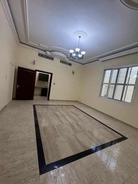 迪拜Al Muntazah Muroor路31街大型Studio公寓，月租3200，含停车WiFi封面图