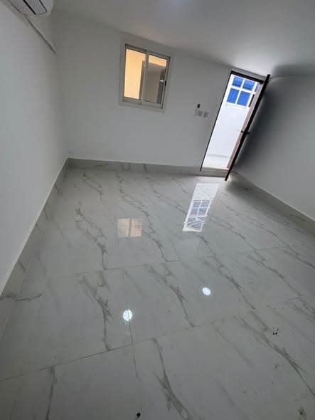 Studio Muroor路31街公寓出租：2800月租，家庭住宅，状态极佳封面图
