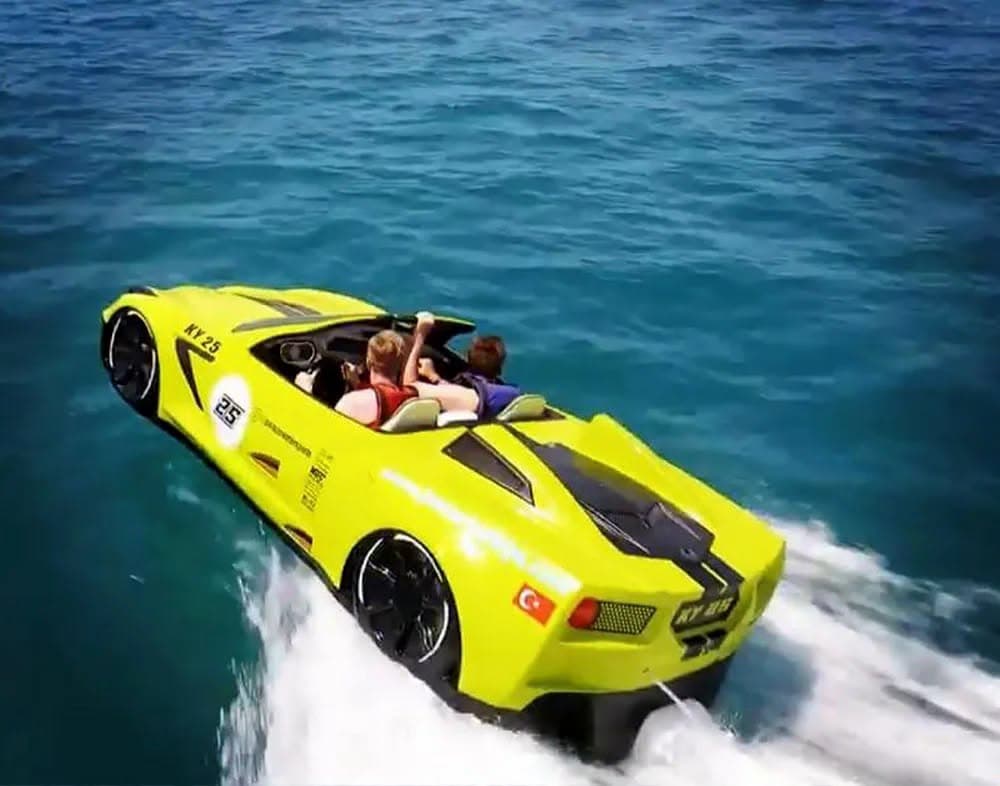 迪拜 Marina 水上 Jet Car 体验：20分钟双人驾驶，巡游棕榈岛与蓝水岛封面图