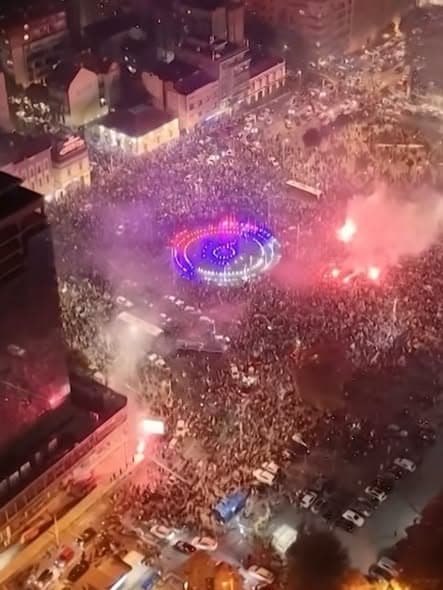 塞尔维亚反对派学生联盟大胜，武契奇承认败选，数千民众上街庆祝封面图