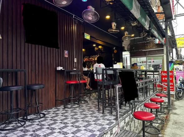 芭提雅布考路酒吧餐厅转让：客流密集区，无进场费，11月可接手封面图