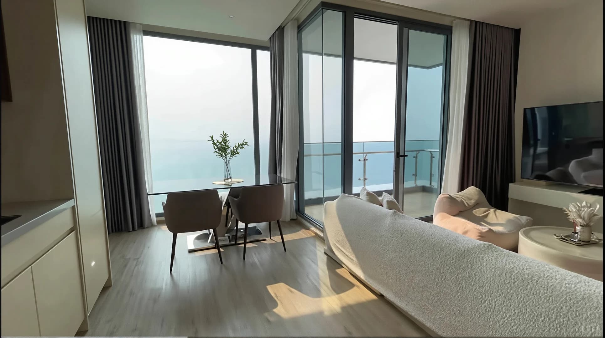 芭提雅海景公寓：推窗即见落日，慢享海边惬意时光封面图