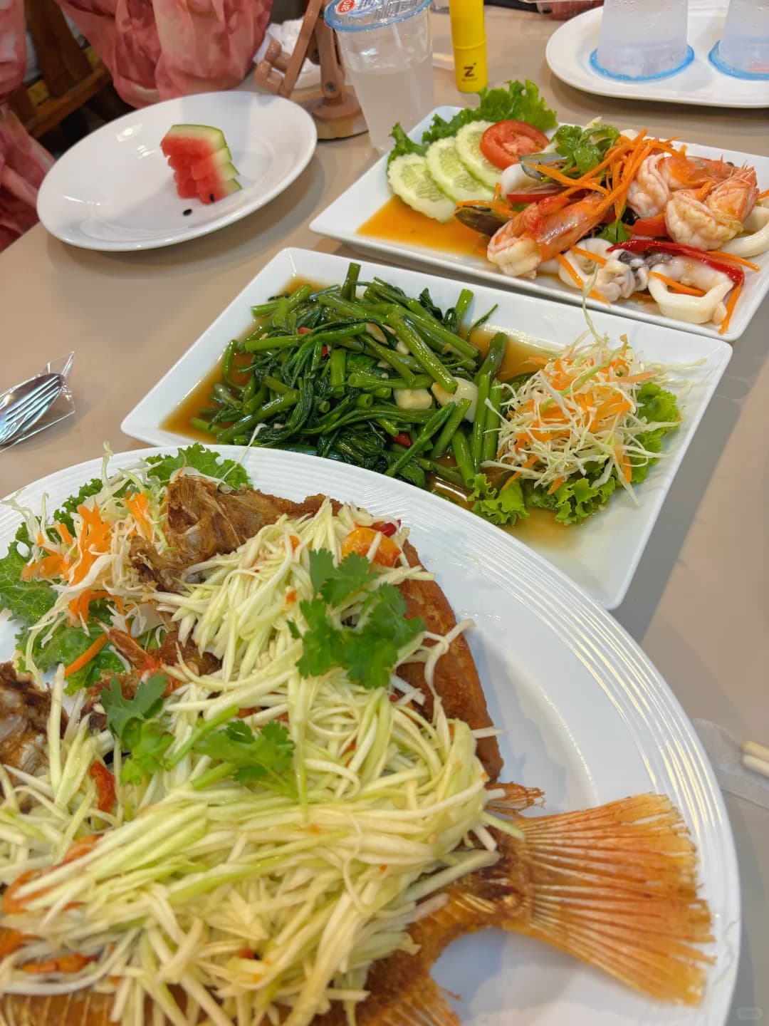 卡伦海滩悬崖咖啡步行一公里，这家高分泰餐意外好吃封面图