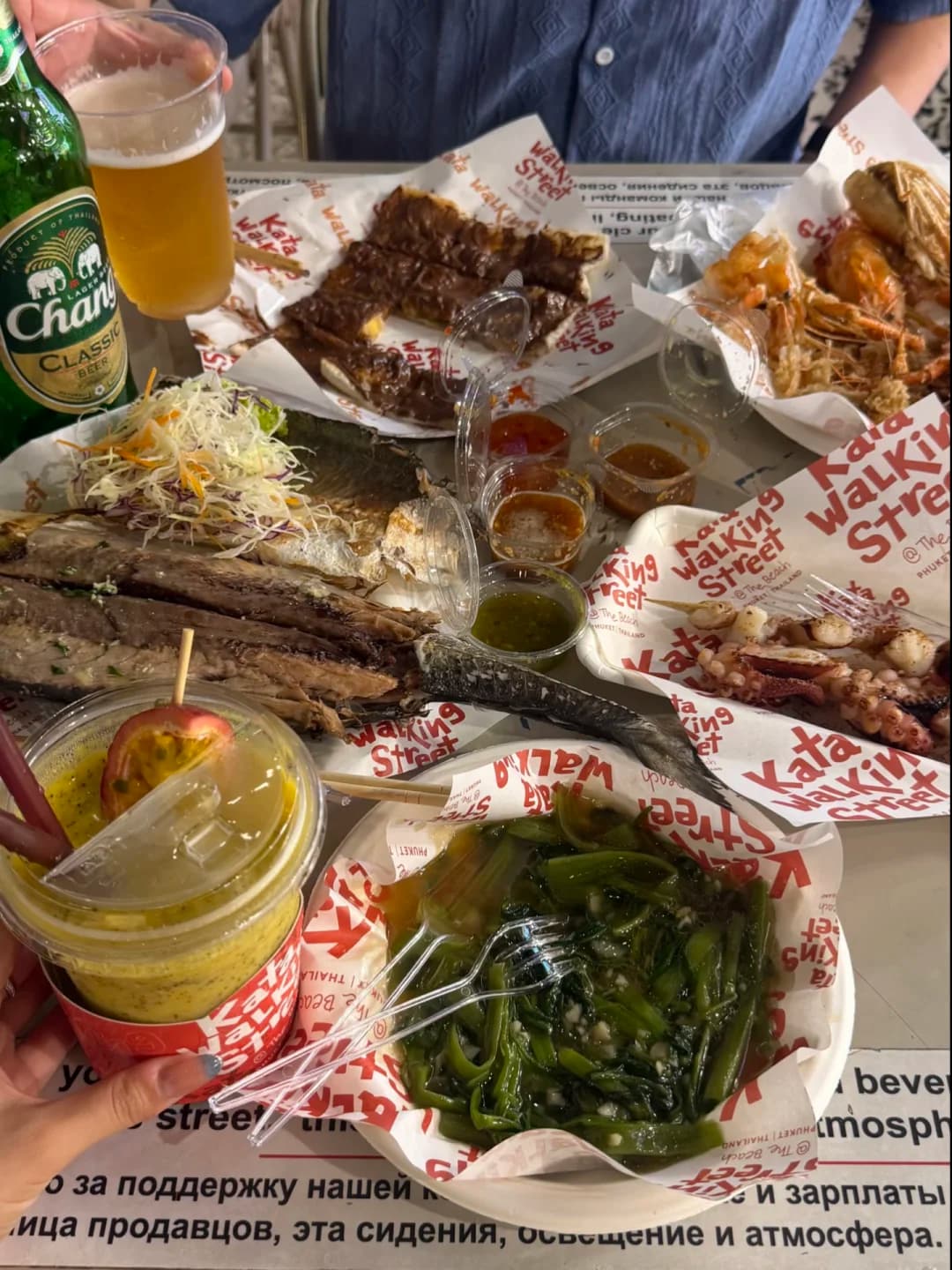 普吉岛卡塔海滩夜市：OZO酒店对面，白人聚集的美食天堂，水果超全封面图