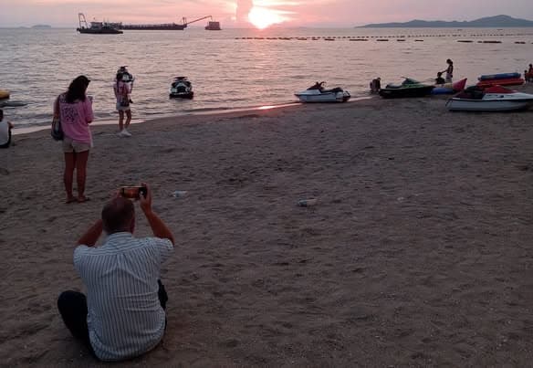 泰国旅游体育部长回应中国使馆安全提醒：普通游客无需过度担忧绑架或人口贩卖风险封面图