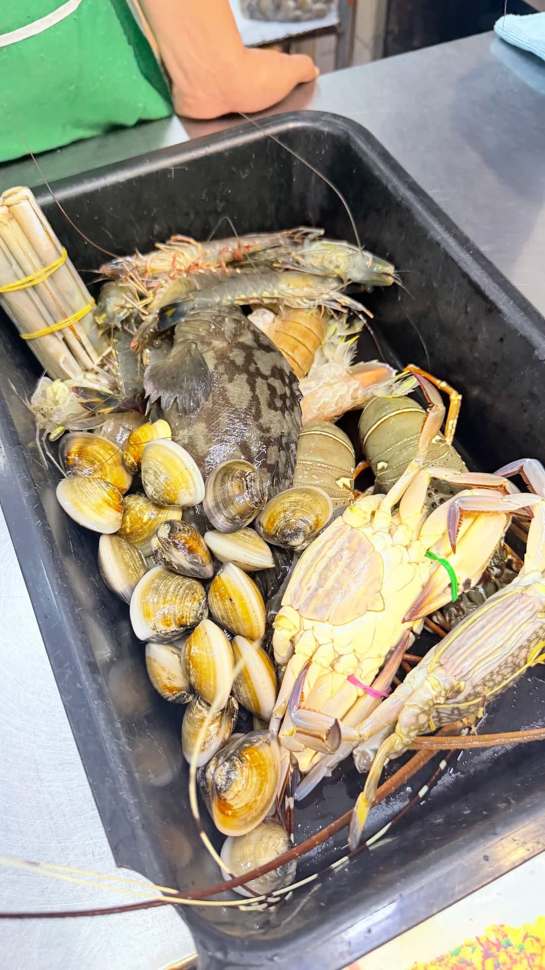 班赞海鲜1600泰铢拿下原价3800的一桌，这波砍价算赚还是亏？封面图